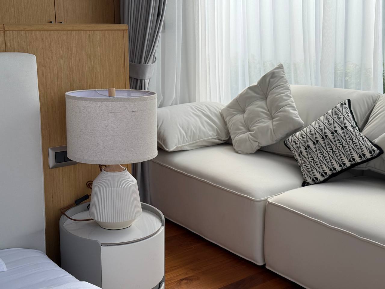 Botanica Modern Loft 2, Пхукет — Мягкая мебель в спальне