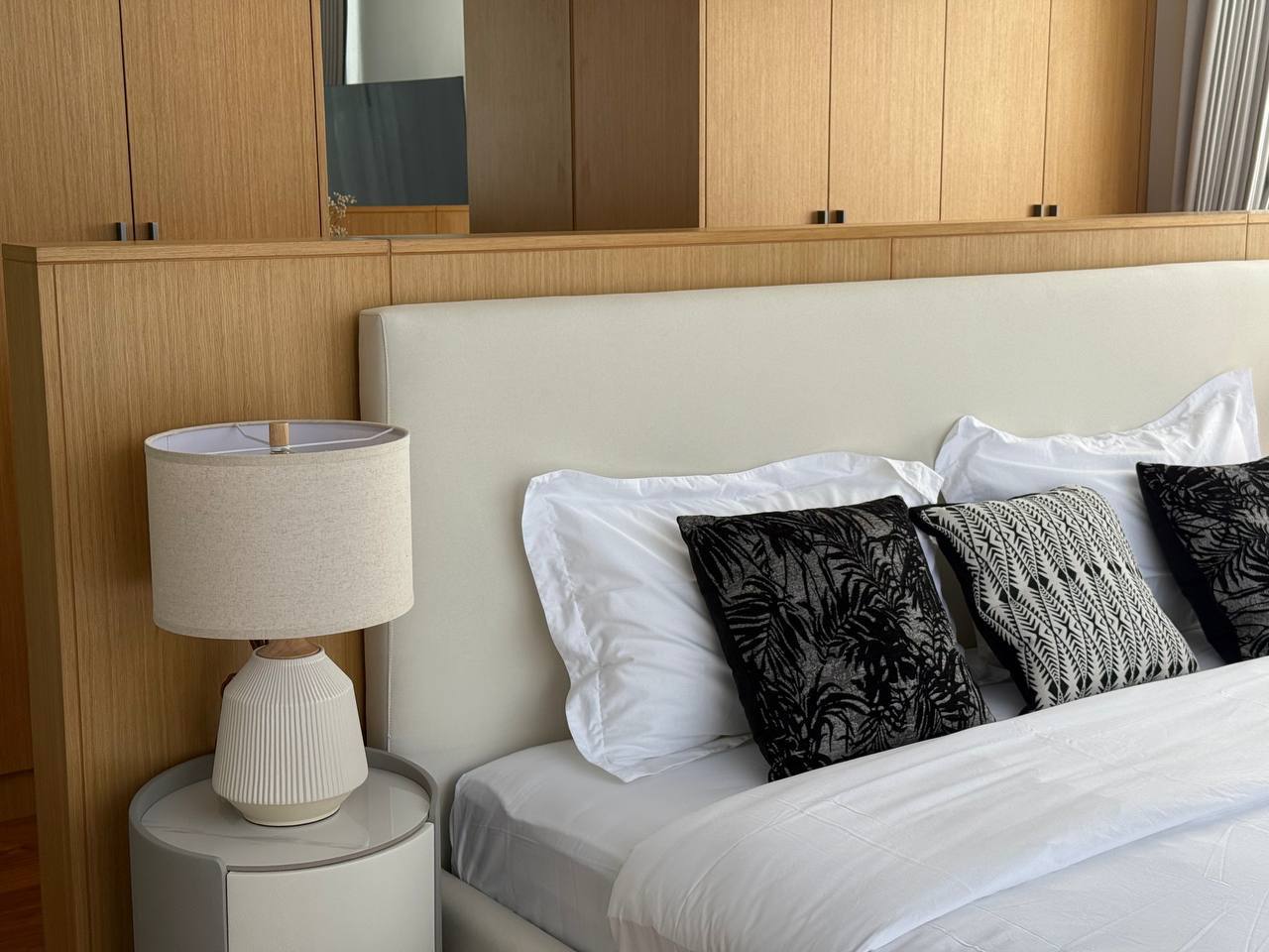 Botanica Modern Loft 2, Пхукет — Мягкое изголовье кровати