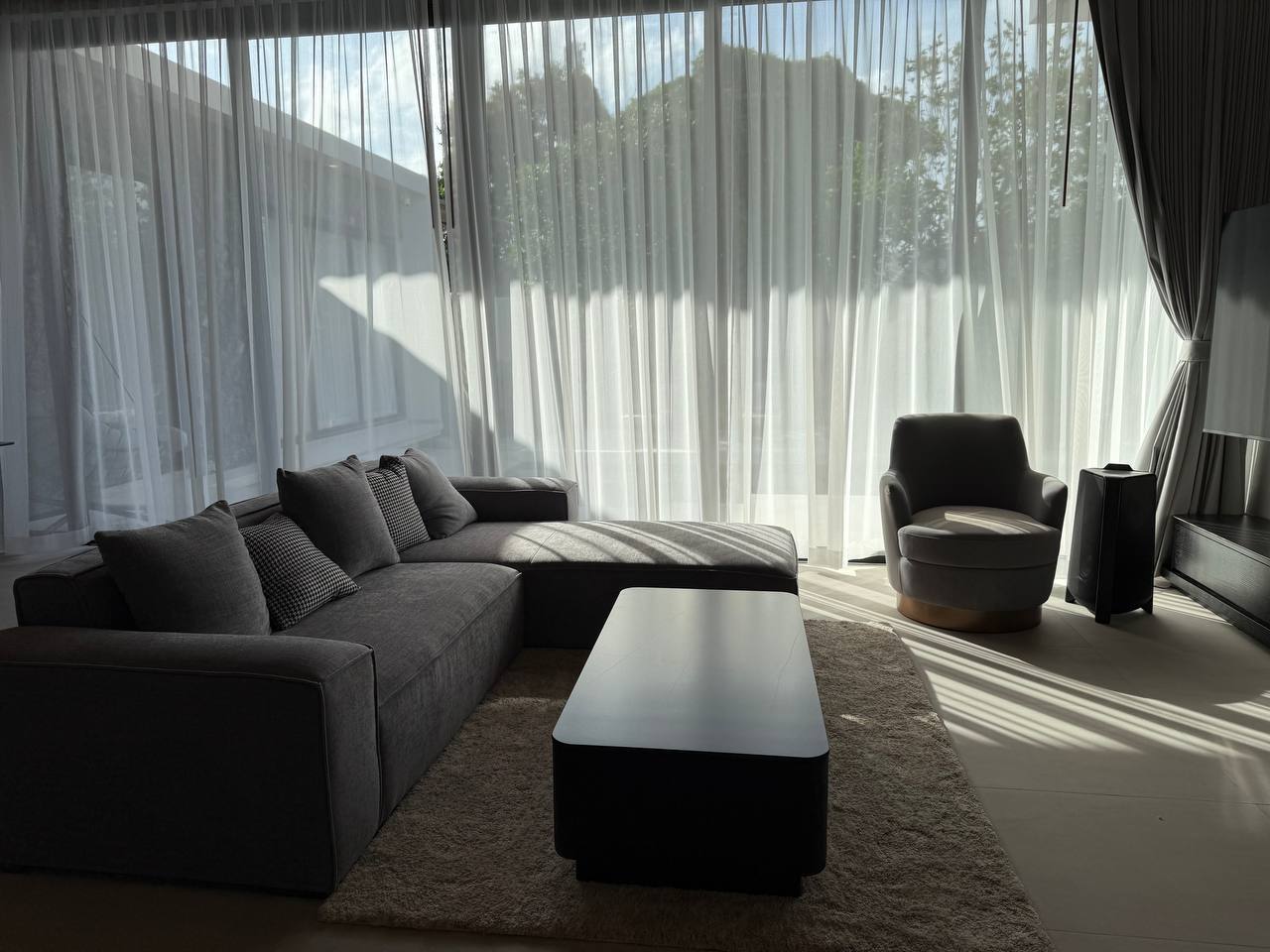 Botanica Modern Loft 2, Пхукет — Мягкая мебель в гостиной